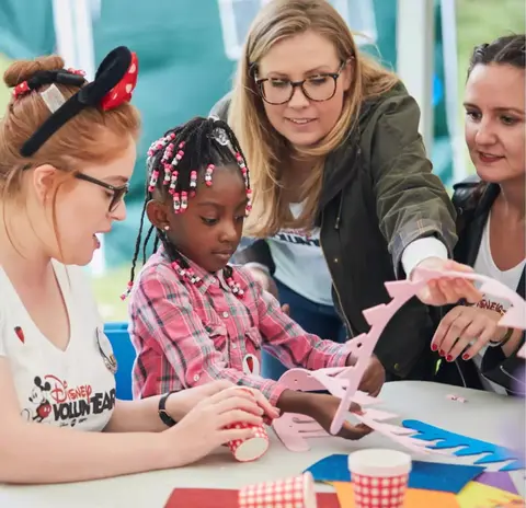 Disney employees volunteering